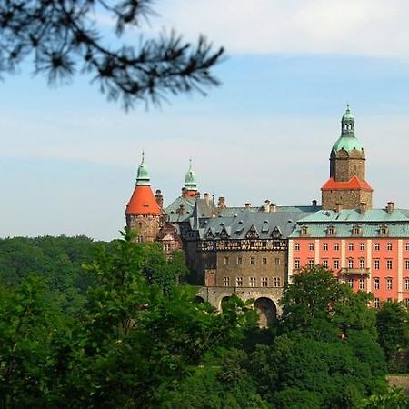 Przy Oslej Bramie Hotel Walbrzych Bagian luar foto