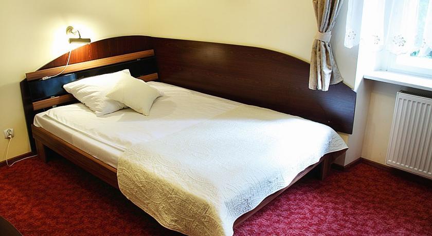 Przy Oslej Bramie Hotel Walbrzych Bagian luar foto