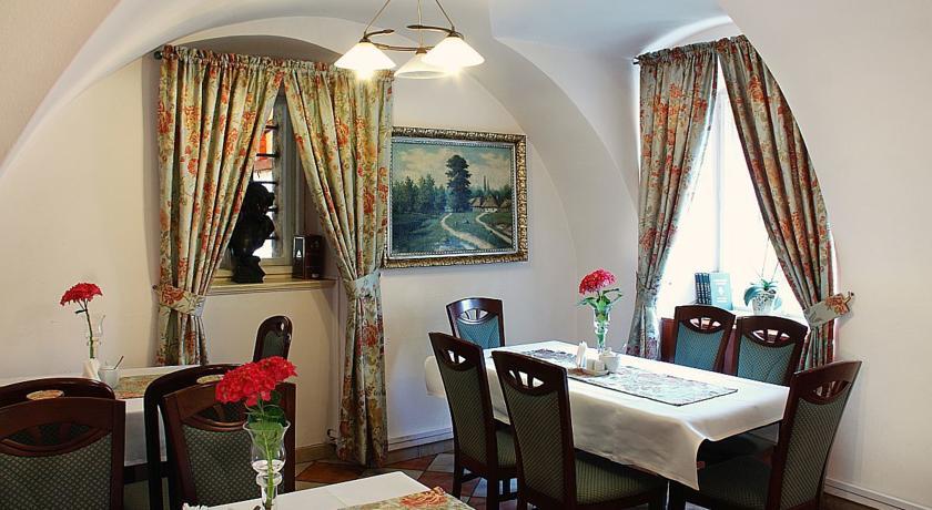 Przy Oslej Bramie Hotel Walbrzych Bagian luar foto